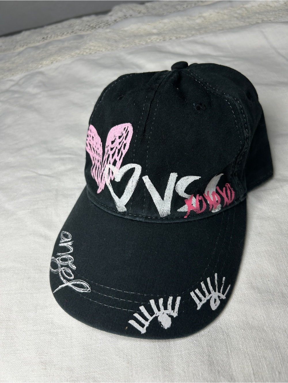 Victoria’s Secret hat - Picture 3 of 4